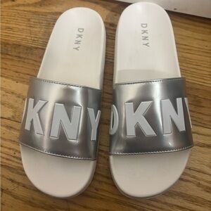 DKNY Silver Slide Sandals women’s size 8 EUC